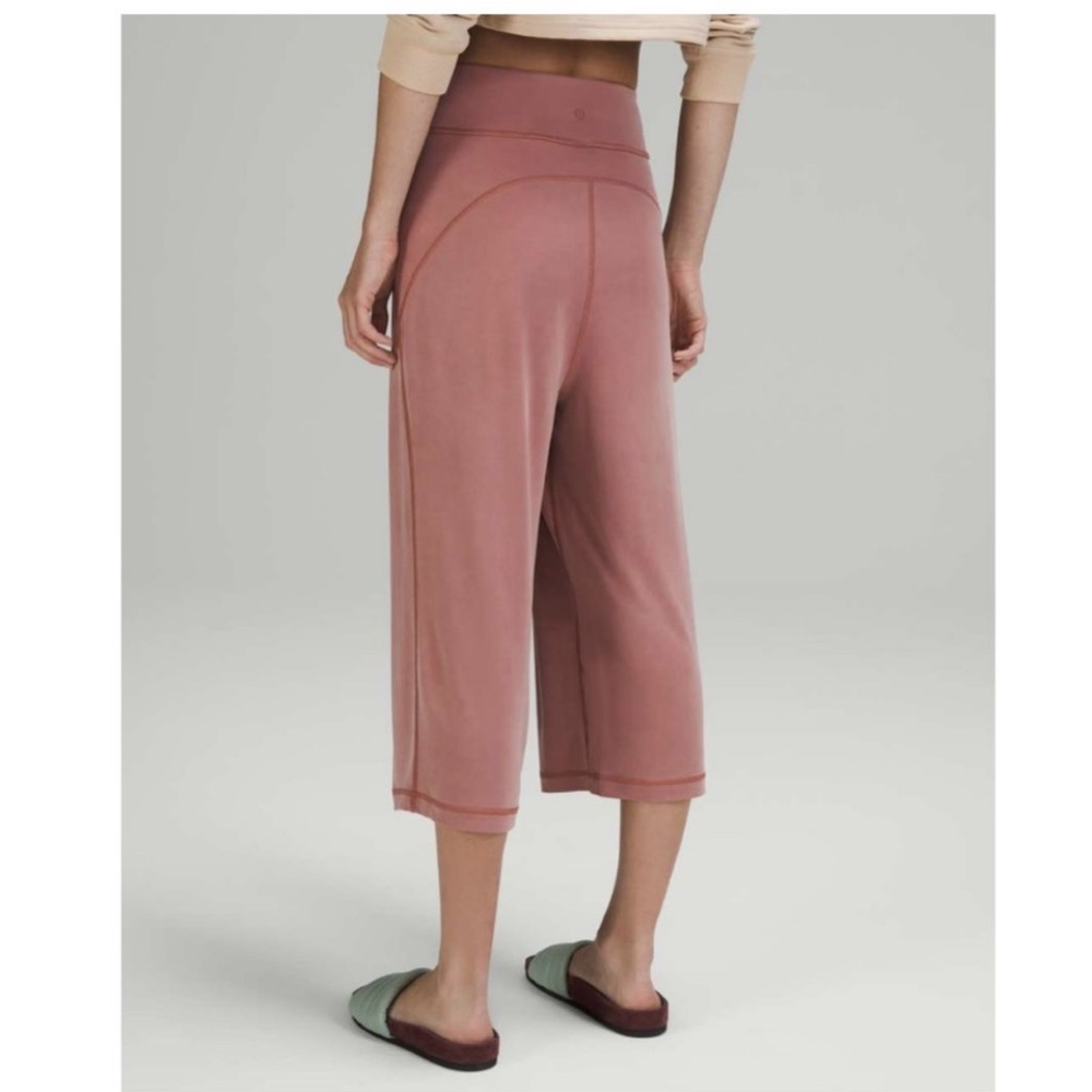 Lululemon Wide Leg High Rise Crop Pants in Spiced Chai, Size 4 - Picture 5 of 13